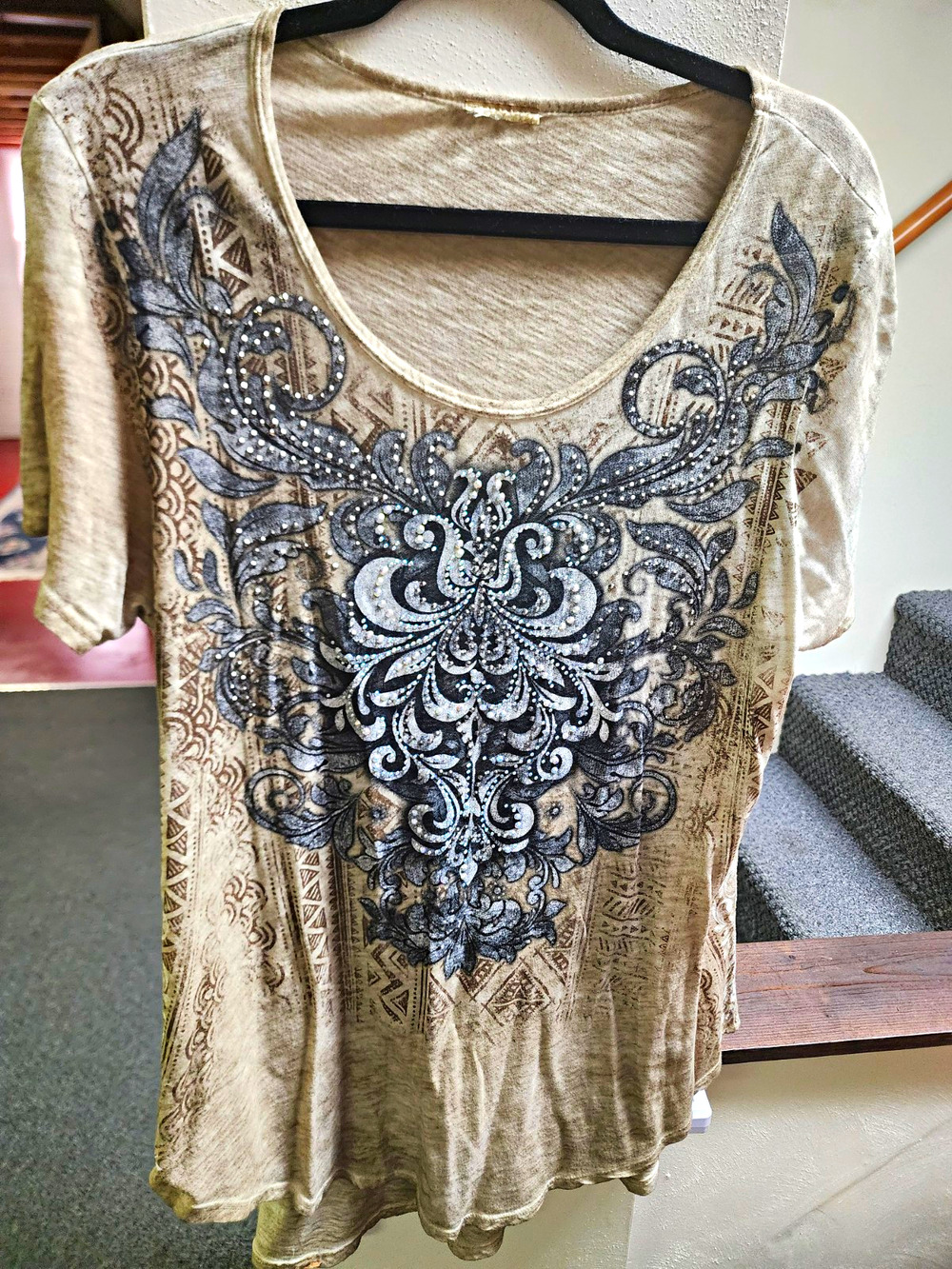 Vocal Womens L Beige Gray Black Rhinestone Geometric Graphic Scoop Neck Tee